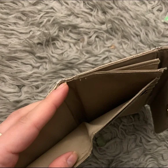 Gold Wallet - Picture 4 of 5